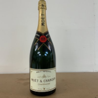 Mo&euml;t imperial brut magnum vintage 1980/1990. Postage category D.
