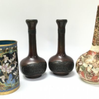 Chinese vases including a pair of bronze examples, a cloisonne vase and a Japanese satsuma vase decorated with figures. 10 to 18.5cm tall. This lot cannot be posted