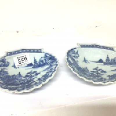 Two 19th century Chinese Export porcelain shell shaped dishes some damage. Diameter 15cm.