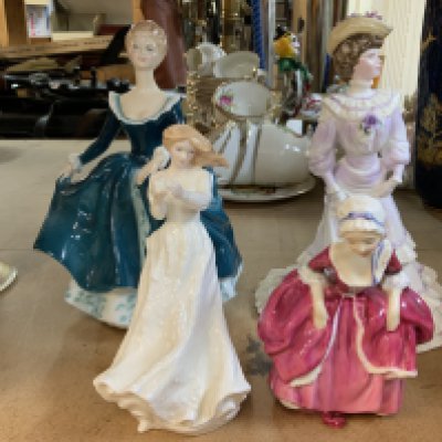 4 collectors figures (Doulton / Coalport). Postage category D.