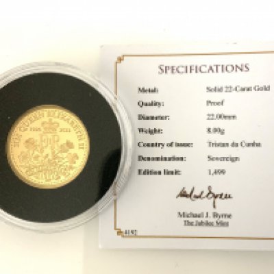 Jubilee Mint, Queen Elizabeth II memorial gold proof sovereign, Tristan De Cunha. (A)