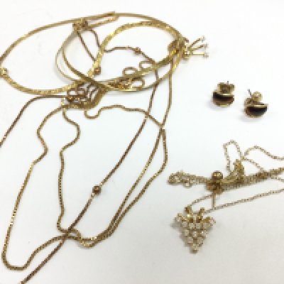 A mixed collection of 9ct gold jewellery . 14g total weight. Postage category A