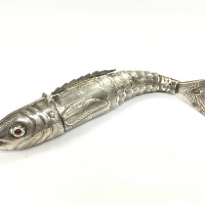 An articulated silver fish vinaigrette . 13cm long Postage category A