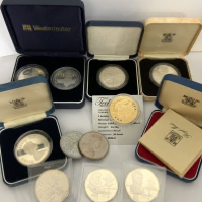 A small collection commemorative coinage including silver examples. (B)