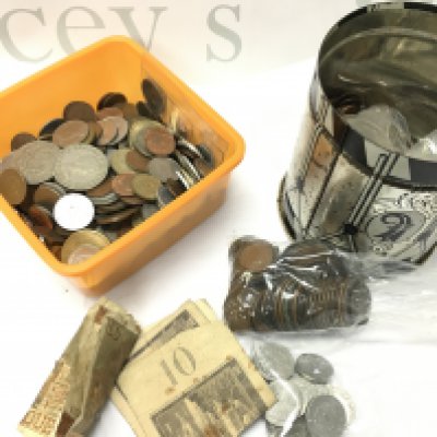 A collection of mixed used world coinage , late 20th century . Postage category B. NO RESERVE