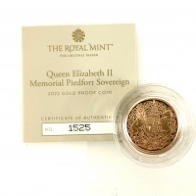 Queen Elizabeth II 2022 Piedfort gold sovereign, Royal Mint issue no.1525 (A)
