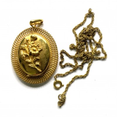 WITHDRAWN - A gold locket with floral overlay design on a 9ct gold rope chain. 12.4g (A)