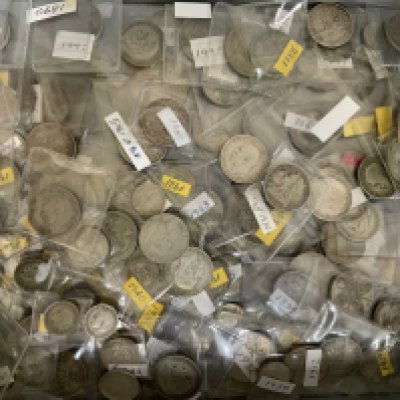 An extensive collection of pre 1947 British silver coinage. Three pence through to Half Crowns. (A)