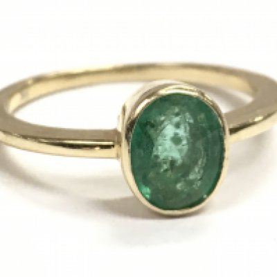 A 9 carat gold and emerald ring , 2.6g postage category A