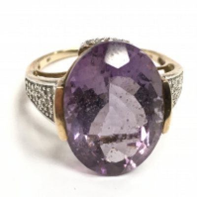 A 9 carat gold amethyst ring , 5.7g , size R postage category A