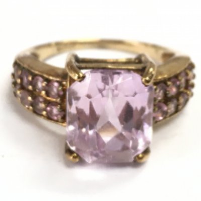 A 9 carat gold Kunzite ring, size N . 4.5g total weight Postage category A