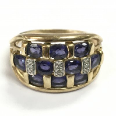 A 9 carat gold diamond and sapphire ring Q/R. 3.9g Postage category A