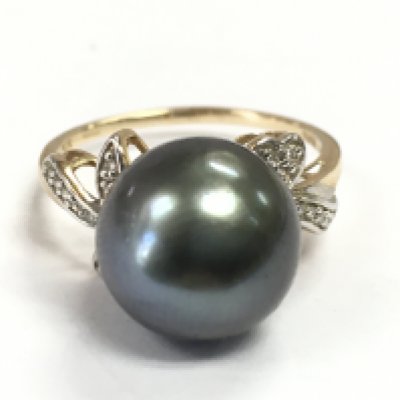 A 9 carat gold Tahitan black pearl ring , size S . 4.7g total weight Postage category A