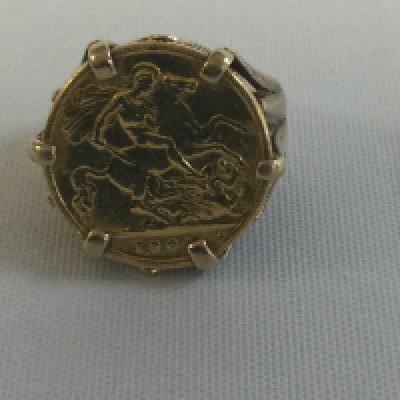 A half sovereign fitted in a gold ring 10.3 grams.