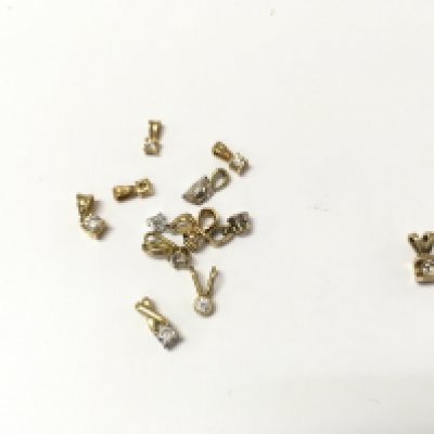 A collection of 18ct gold diamond pendants 5.75g and one 14ct gold pendant 0.75g