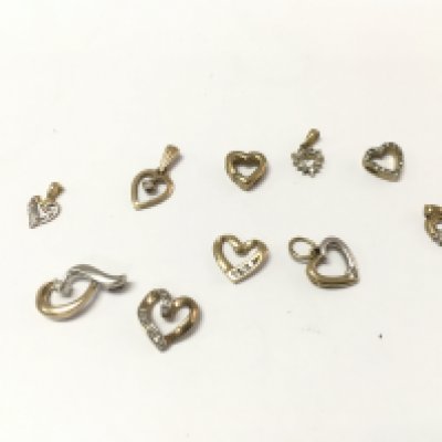 A collection of assorted 9ct gold heart pendants. 8.10g