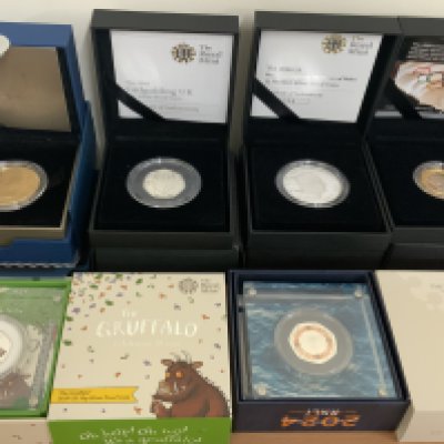 9 Royal Mint issue commemorative silver coins. (B)