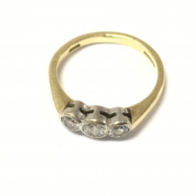 An 18ct gold three stone diamond ring. Size M and 3.76g