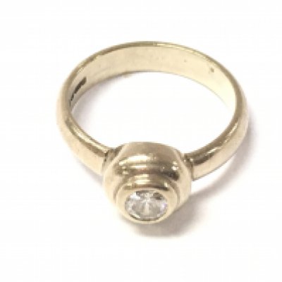 An 18ct white gold diamond ring. Size K and 5g
