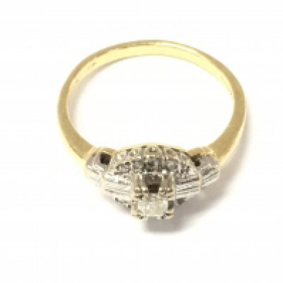 An 18ct gold diamond cluster ring. Size O and 3.80g