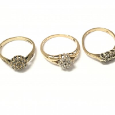 Three 9ct gold diamond cluster rings. 5.4g