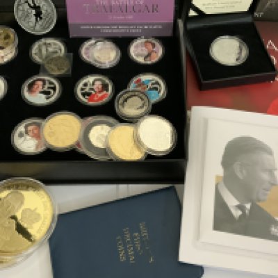 A large selection of presentation and commemorative coinage sets. (C)