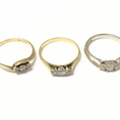 Three 18ct 3 stone diamond rings. 8.16g