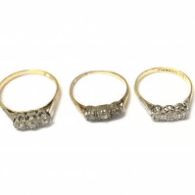 Three 18ct 3 stone diamond rings. 6.20g