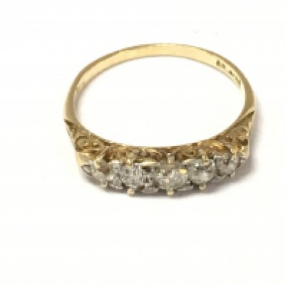 An 18ct gold 5 stone diamond ring. Size N and 2.10g