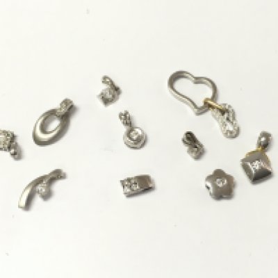 A collection of 18ct white gold diamond pendants. 12.34g