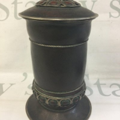A William Haseler copper and silver jar and cover wit arts and crafts Influences 16 cm .