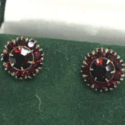 A pair of 9ct gold garnet earrings , 2g total weight. postage cat A