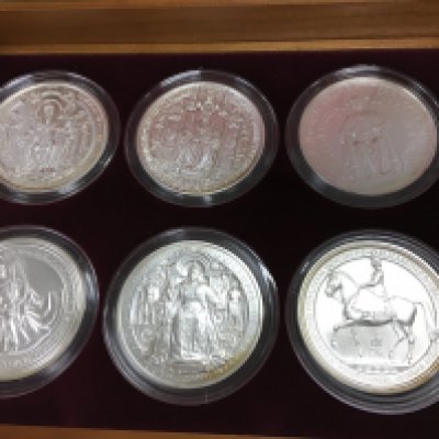 A collection of six 5oz fine silver satin finish coins featuring great seals of the realms. Postage B