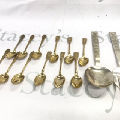 Two sets of silver gilt tea spoons and a large silver spoon and fork. 480g total.