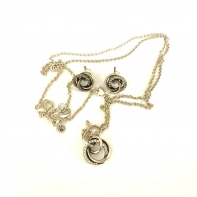 A Sterling silver Pandora family always necklace and stud earrings. (A) NO RESERVE