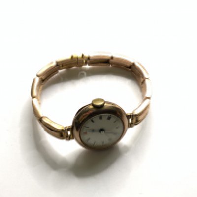 A 9ct gold cased wrist watch and 9ct gold expanding strap. 22.1g (A)
