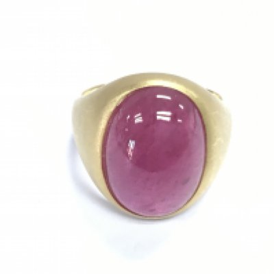 18ct yellow gold ring with satin and polished finish set with large oval cabochon ruby and glass gemstone 27ct. Size V 1/2. Comes with gemological report.