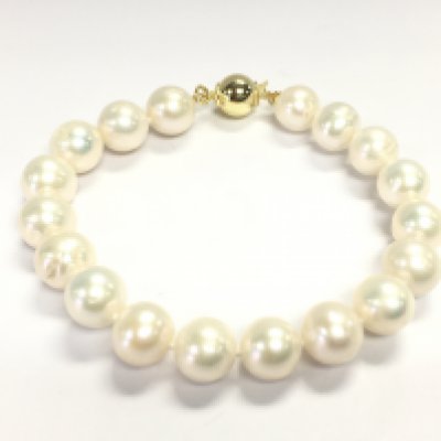 A white cultured Pearl bracelet with gold plated silver ball clasp. Postage B