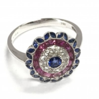18ct white gold spinel sapphire and diamond cluster ring with scalloped and millegrain detailing. Spinel and sapphire 1.05ct combined and 0.15ct diamonds. Size P 1/2 Postage B