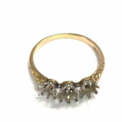 An 18ct gold ring size U and 3.21g Postage A