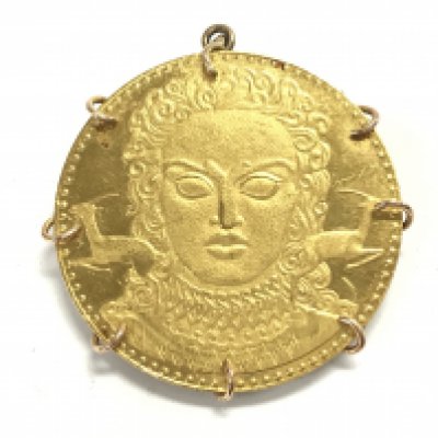 A high carat gold commemorative coin in mount that can be pendant or brooch. 17.94g. Postage B
