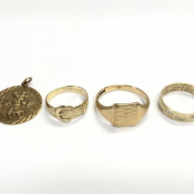 Three 9ct gold rings and a 9ct pendant. Total weight 14.18g Postage B