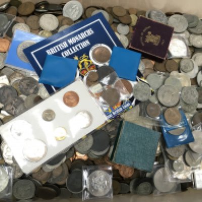 A large collection of approximately 30kg of British circulated coinage.