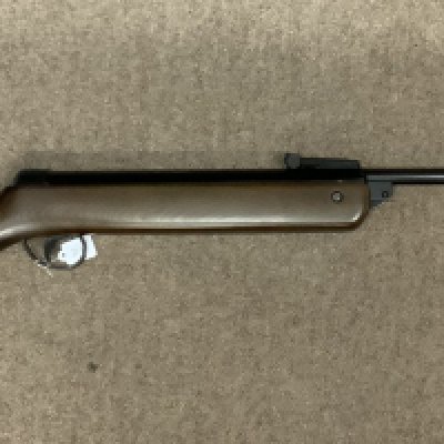 (D1) A 0.177 Cal BSA Meteor MK1 air rifle C.1960 . Serial N899063. (D)