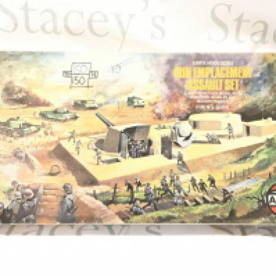 A Boxed Airfix Gun Emplacement Assault Set. Parts Missing.