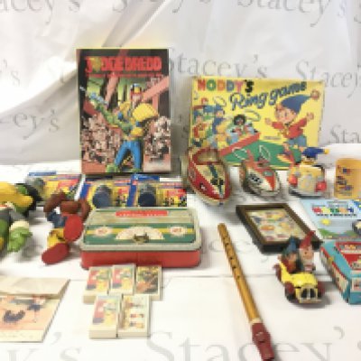 An assorted collection of toys featuring Noddy..Judge Dredd and others. Includes boxed games..bendy toys..tin rocket racers..collector cards etc.. No reserve