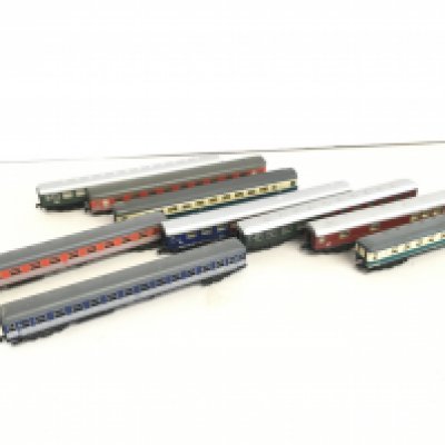 9 N Gauge Arnold Coaches Including 6X First Class.