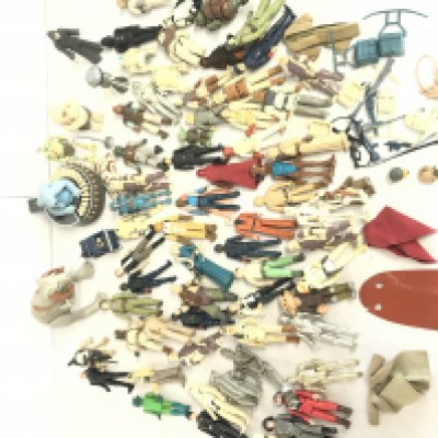 A Collection of Vintage Star Wars Figures And Some Weapons. No Reserve.