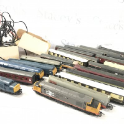 A Collection of 00 Gauge Locomotives And Coaches. Ideal for Spare Parts/Repairs Etc.