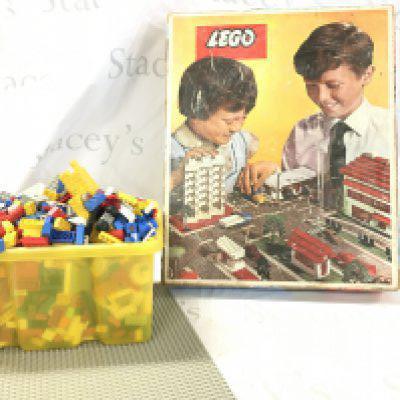 A Collection Of Vintage Lego Including Set 810.